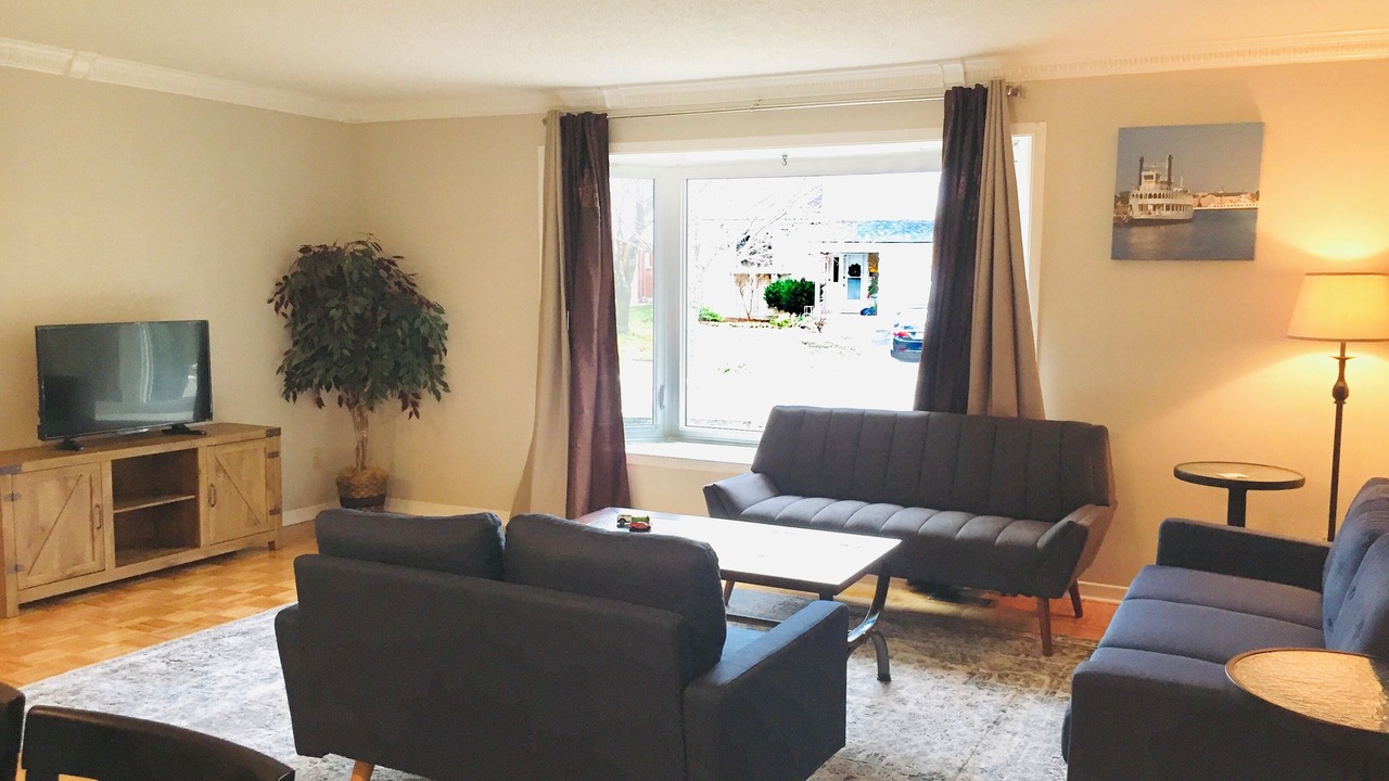 Photo of Livingroom in Bayridge West