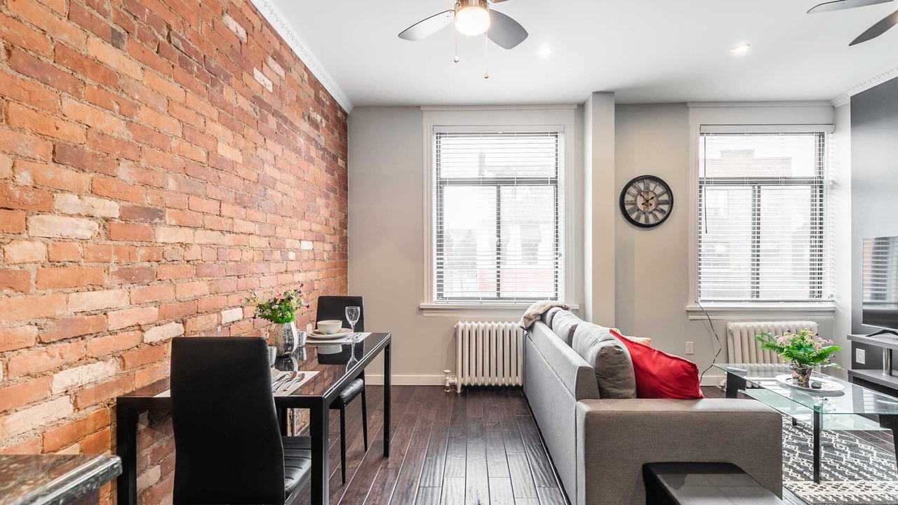 Photo of Livingroom in Central Hamilton