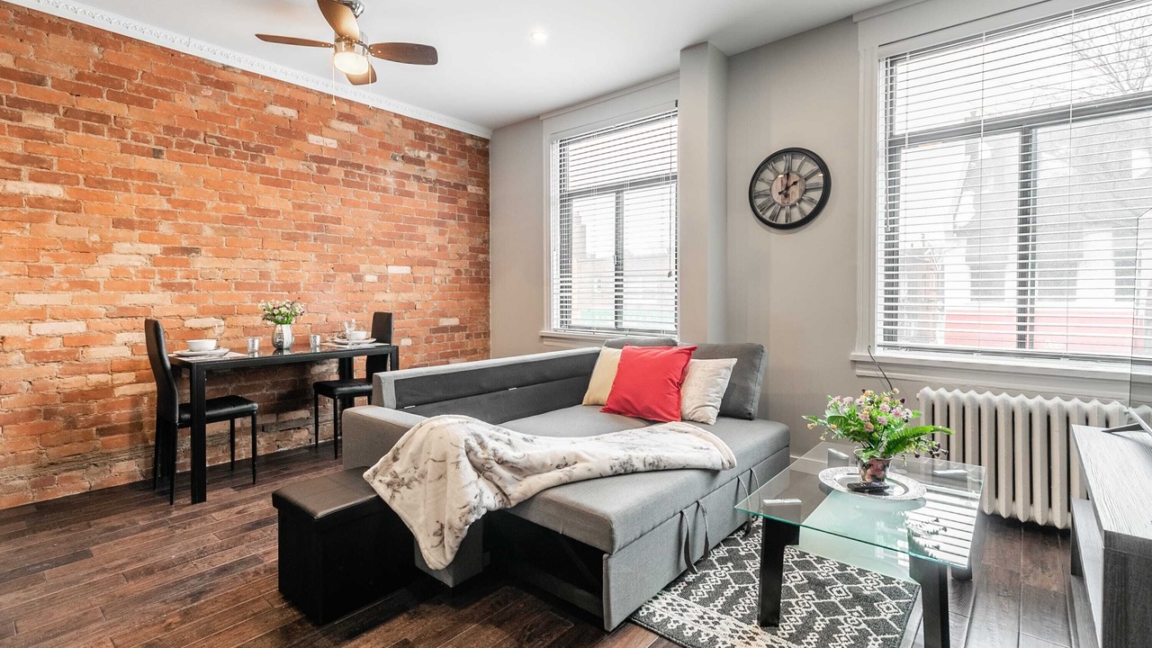 Photo of Livingroom in Central Hamilton