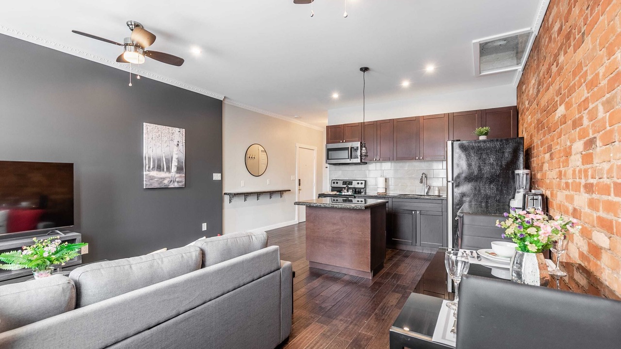 Photo of Livingroom in Central Hamilton