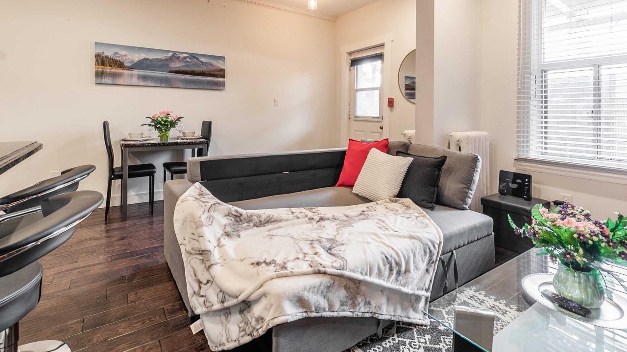 Photo of Livingroom in Central Hamilton