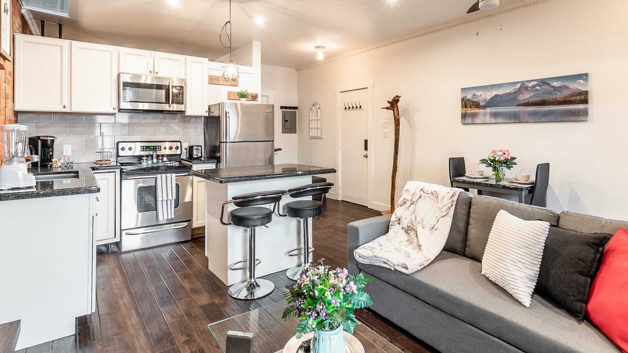 Photo of Livingroom in Central Hamilton