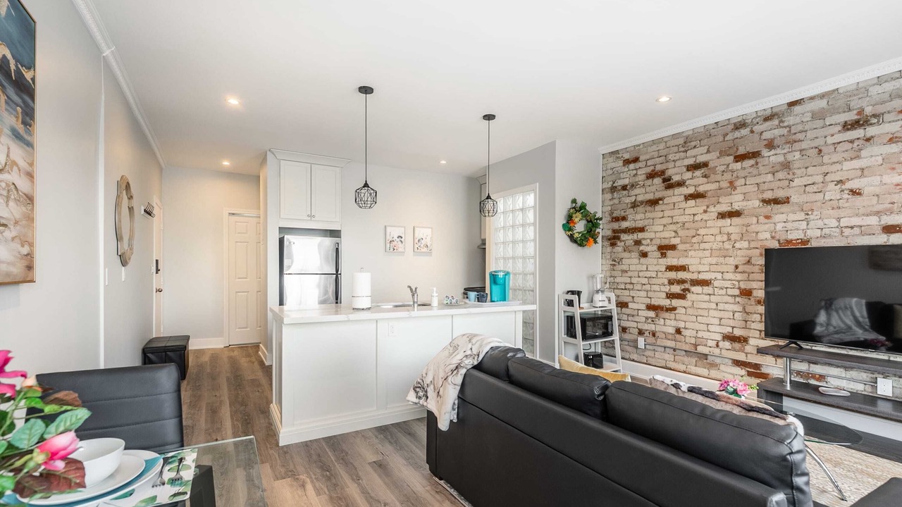 Photo of Livingroom in Central Hamilton