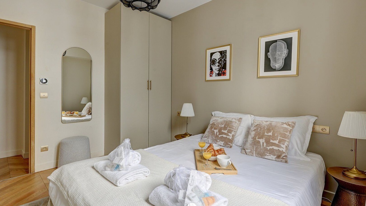 Photo of Bedroom in 8th Arrondissement