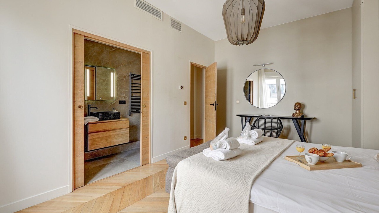 Photo of Bedroom in 8th Arrondissement
