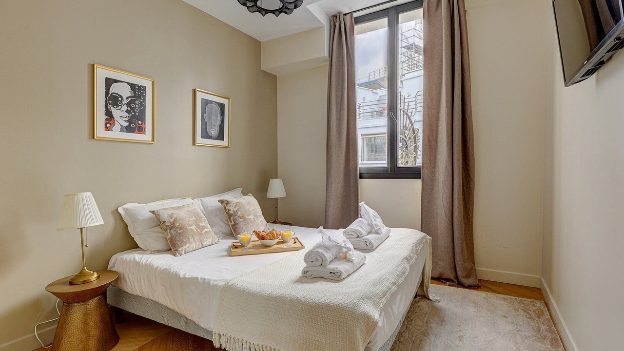 Photo of Bedroom in 8th Arrondissement
