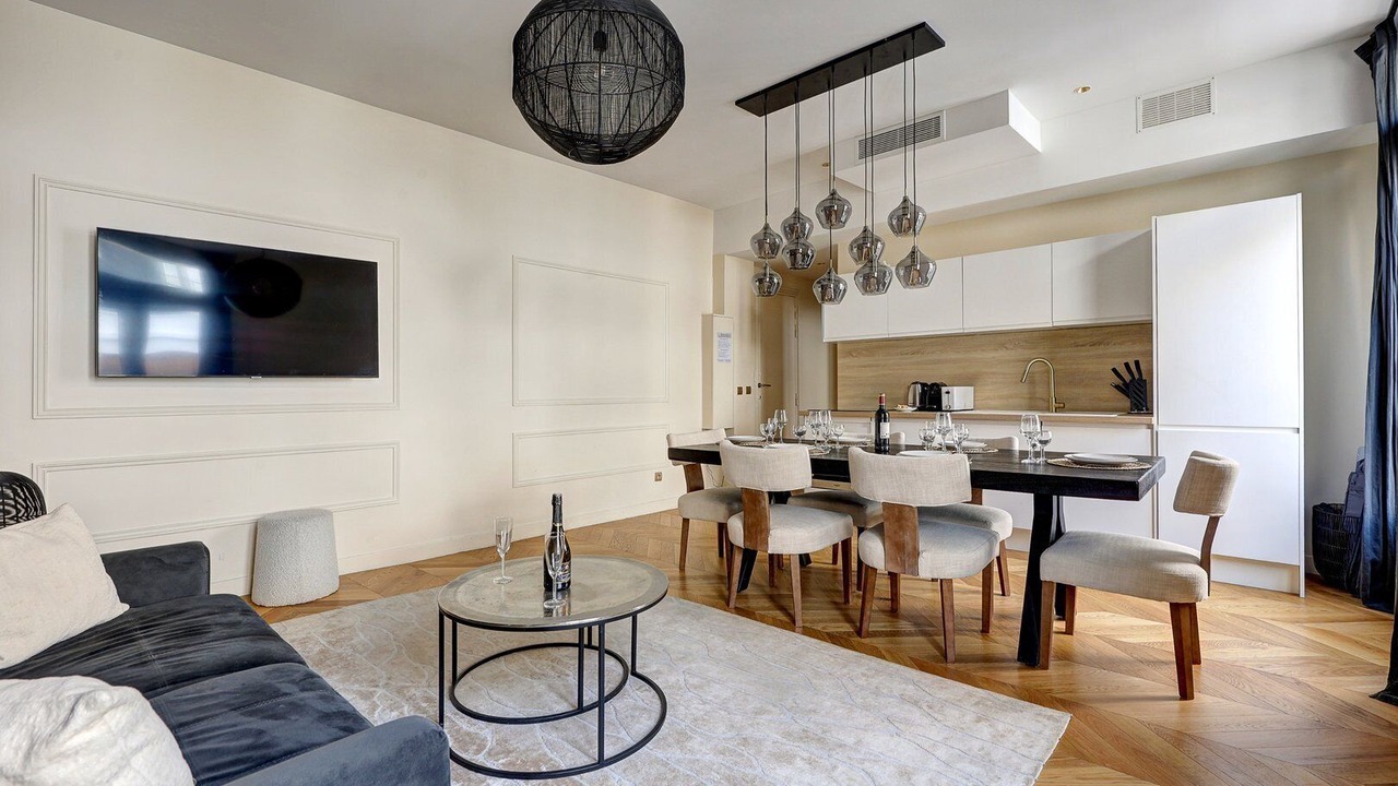 Photo of Livingroom in 8th Arrondissement