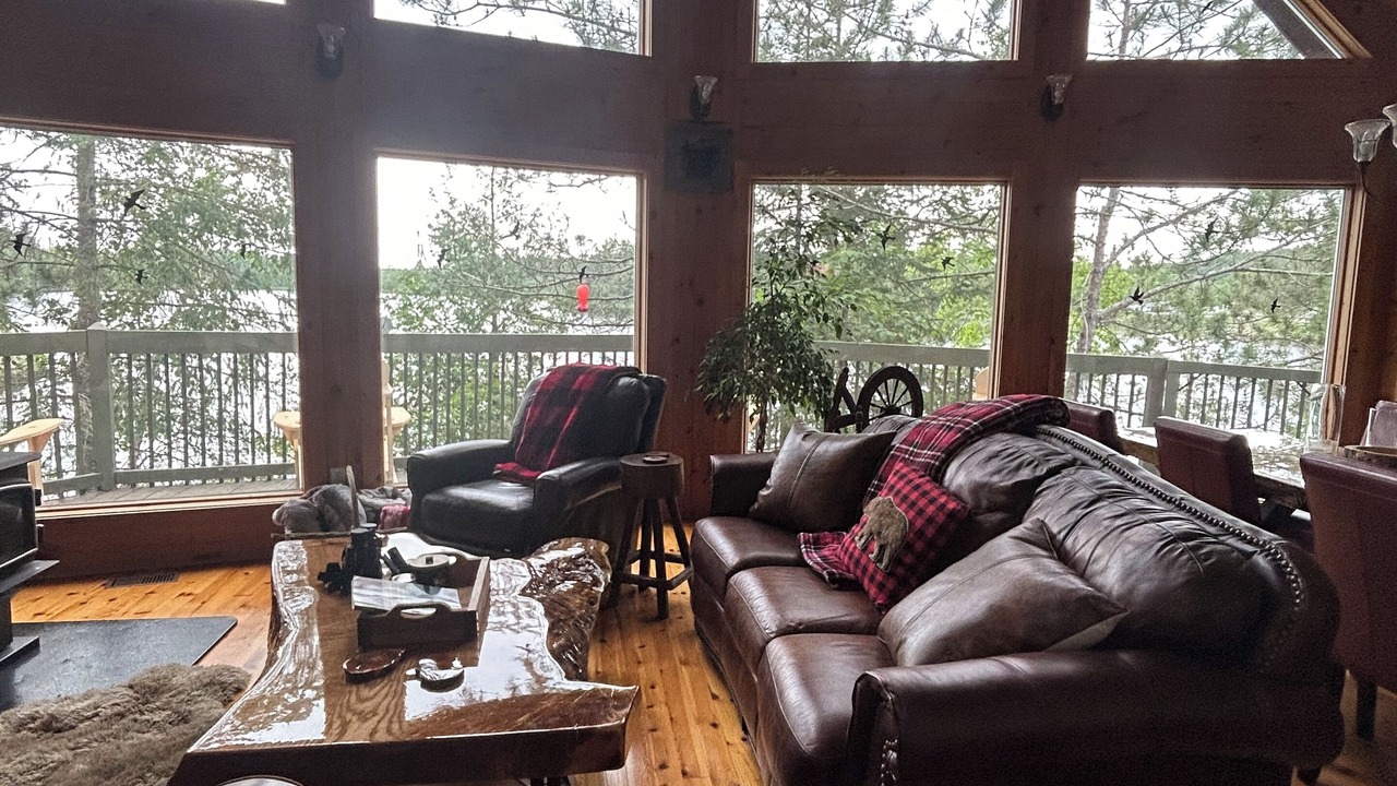 Photo of Livingroom in Temagami
