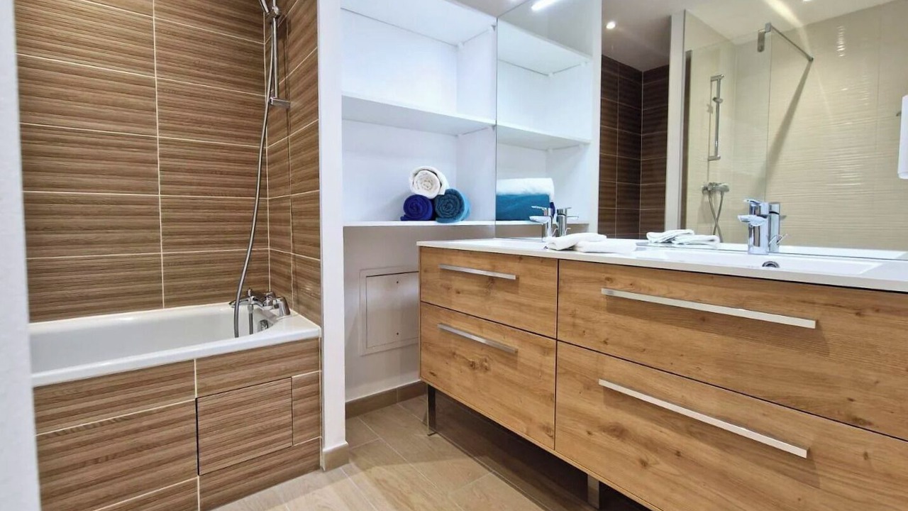 Photo of Bathroom in Puteaux