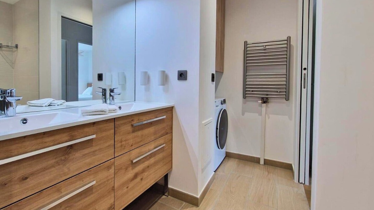 Photo of Bathroom in Puteaux