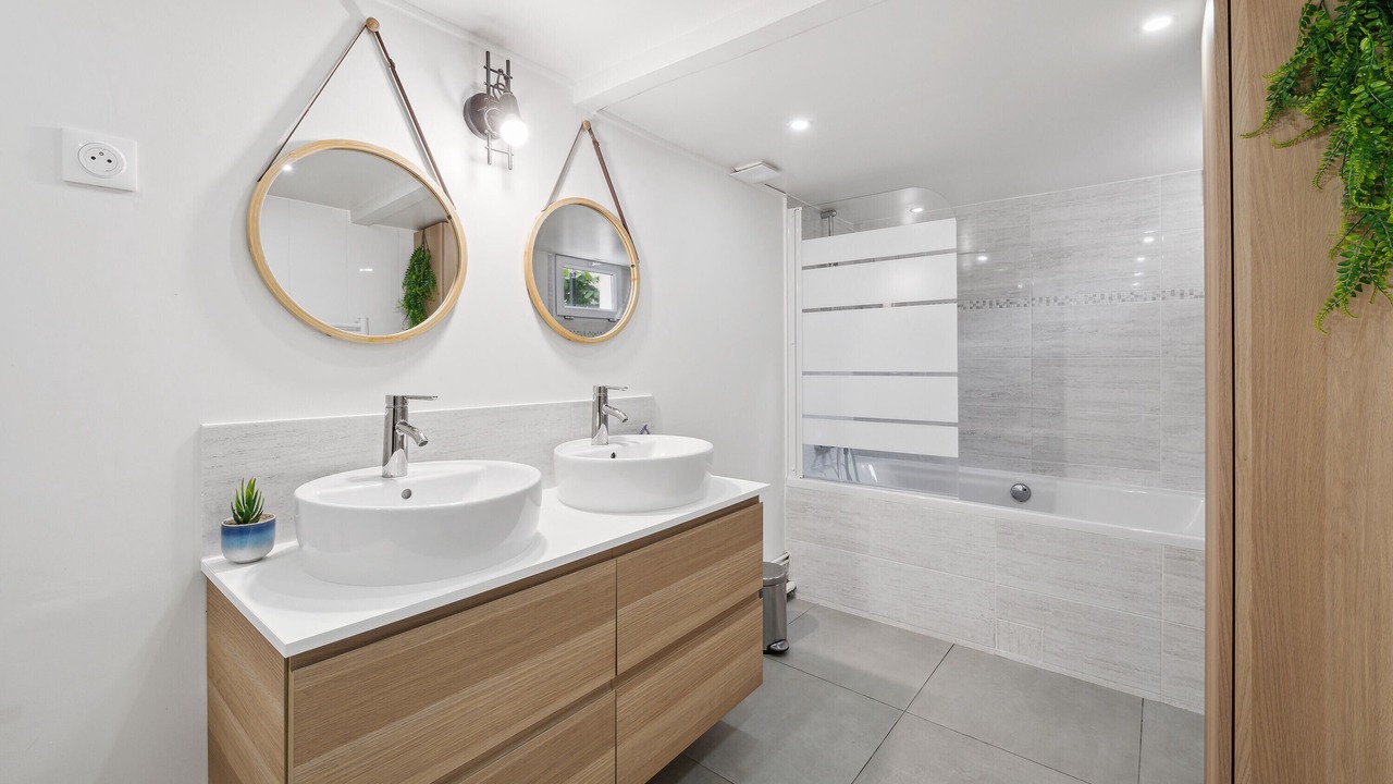 Photo of Bathroom in Plateau - Mont-Valerien
