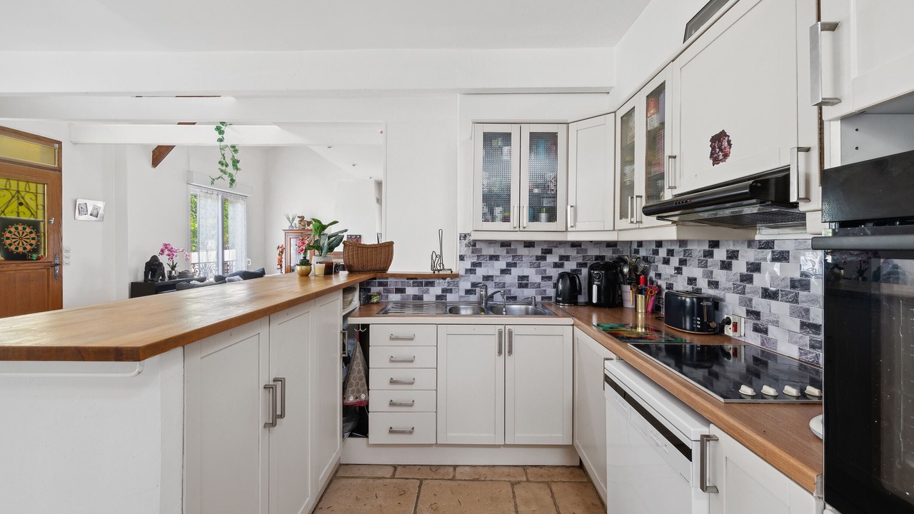 Photo of Kitchen in Plateau - Mont-Valerien