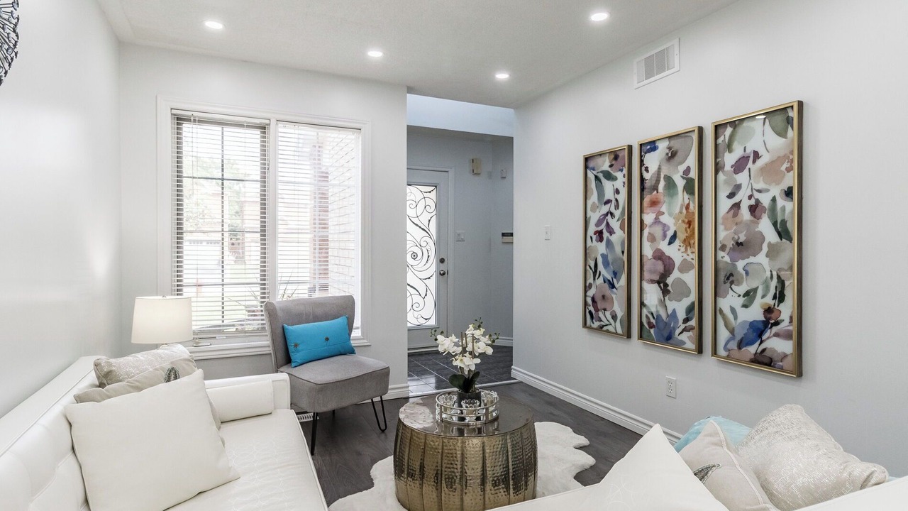 Photo of Livingroom in Caledon