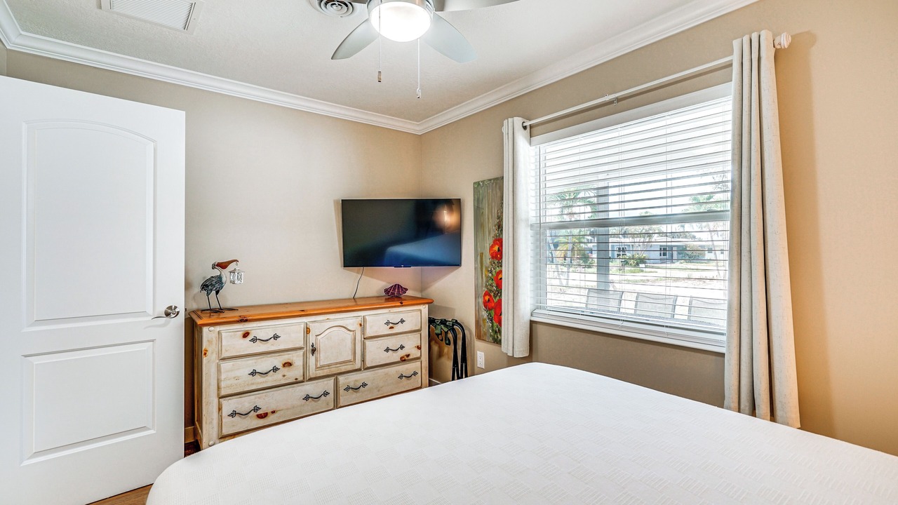 Photo of Bedroom in Mid Island