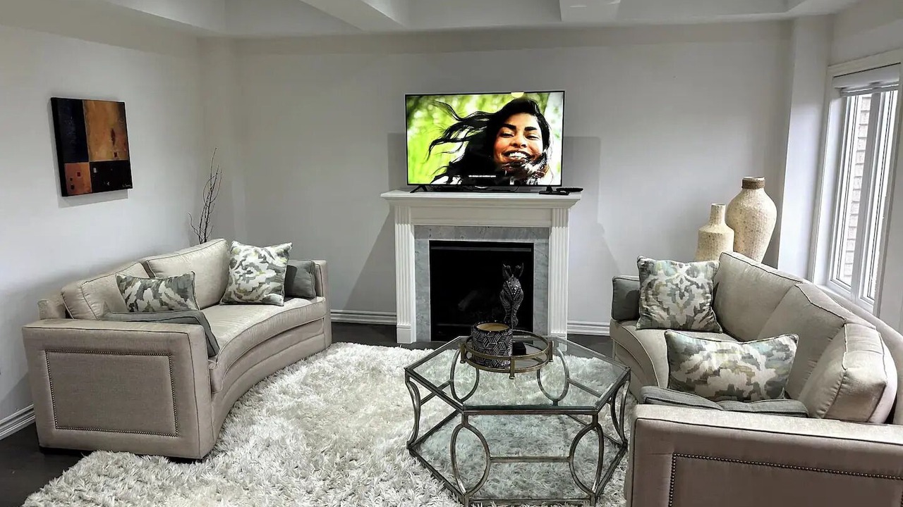 Photo of Livingroom in Bowmanville