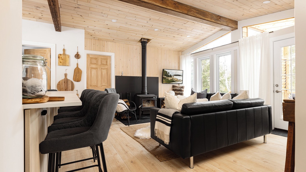Photo of Livingroom in Algonquin Highlands