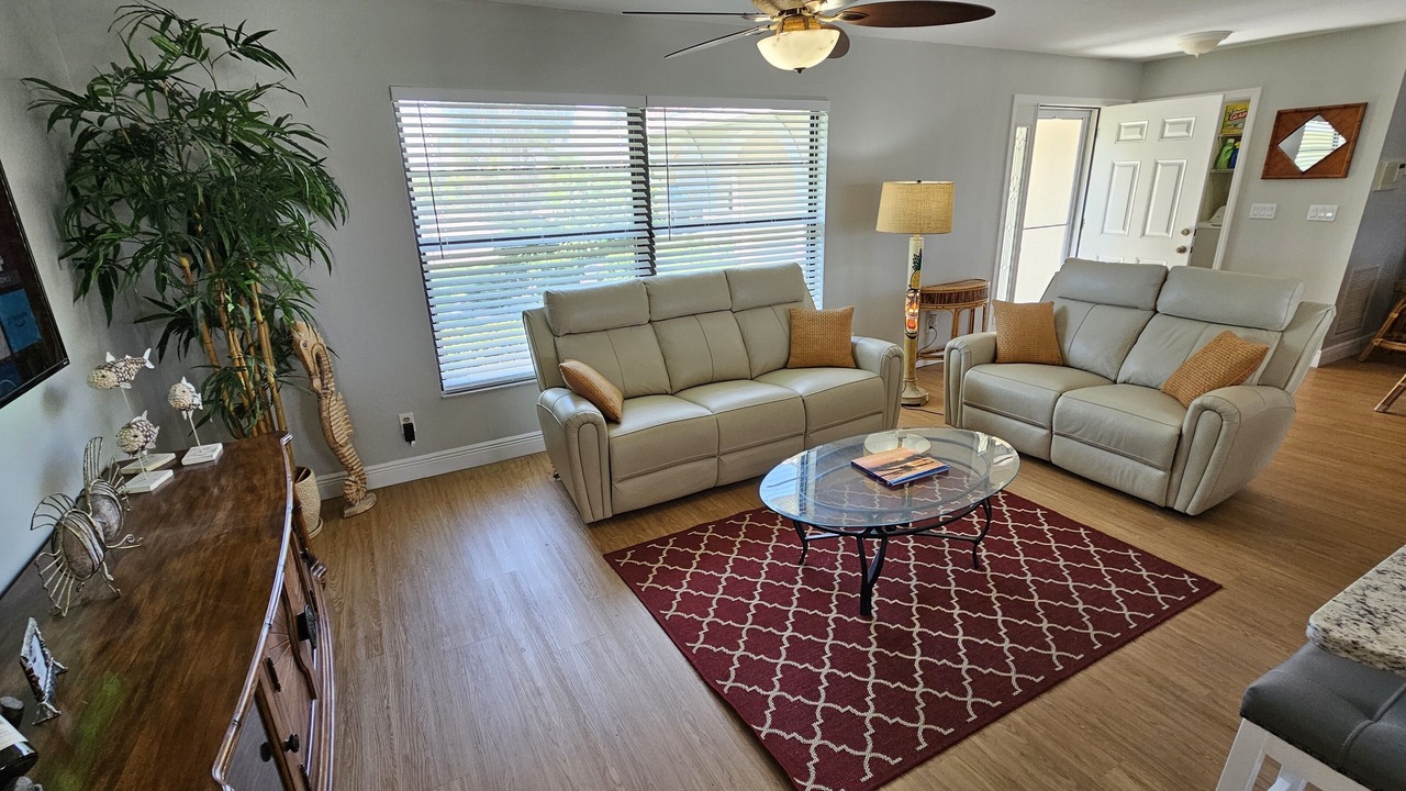 Photo of Livingroom in Apollo Beach