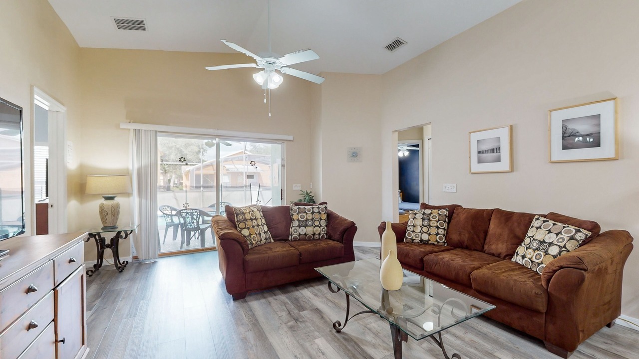 Photo of Livingroom in Sandy Ridge