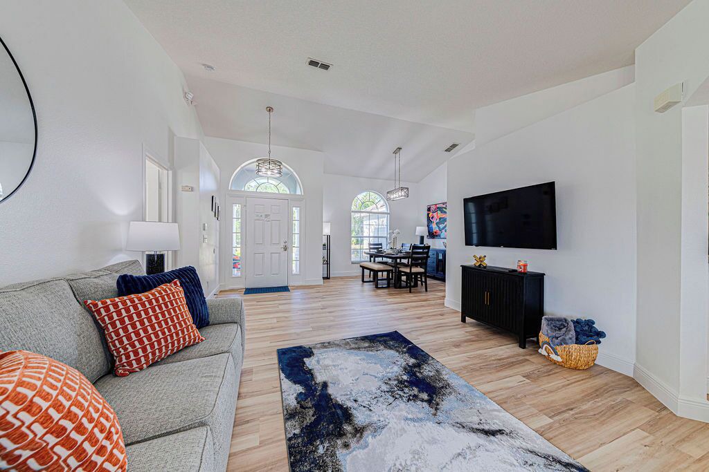Photo of Livingroom in Tuscan Ridge