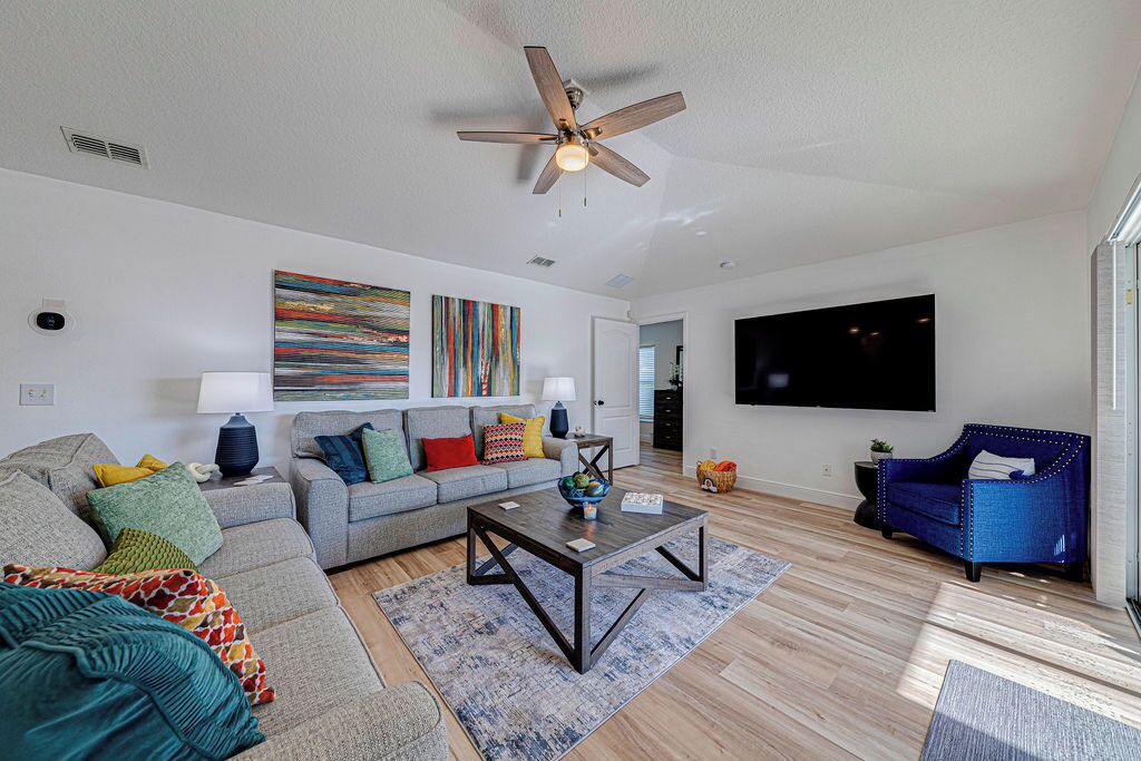 Photo of Livingroom in Tuscan Ridge