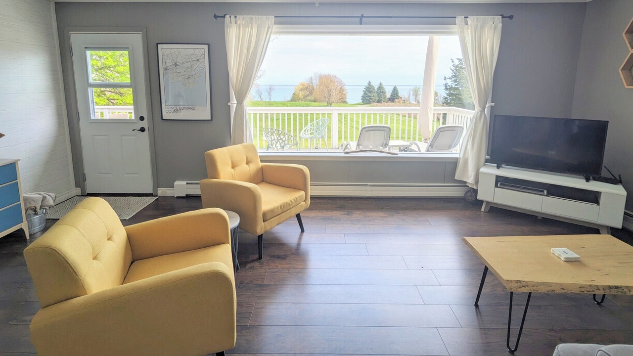 Photo of Livingroom in Waupoos