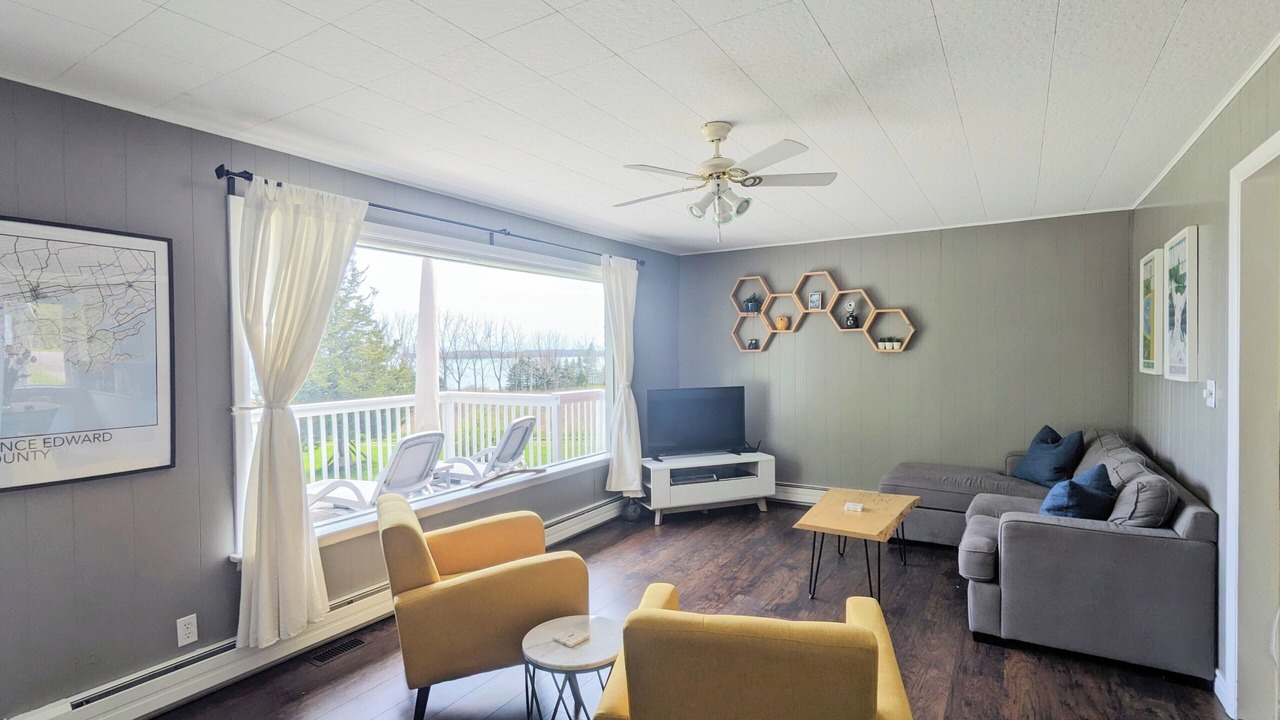 Photo of Livingroom in Waupoos