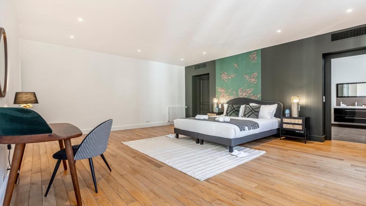 Photo of Bedroom in Champs-Elysees