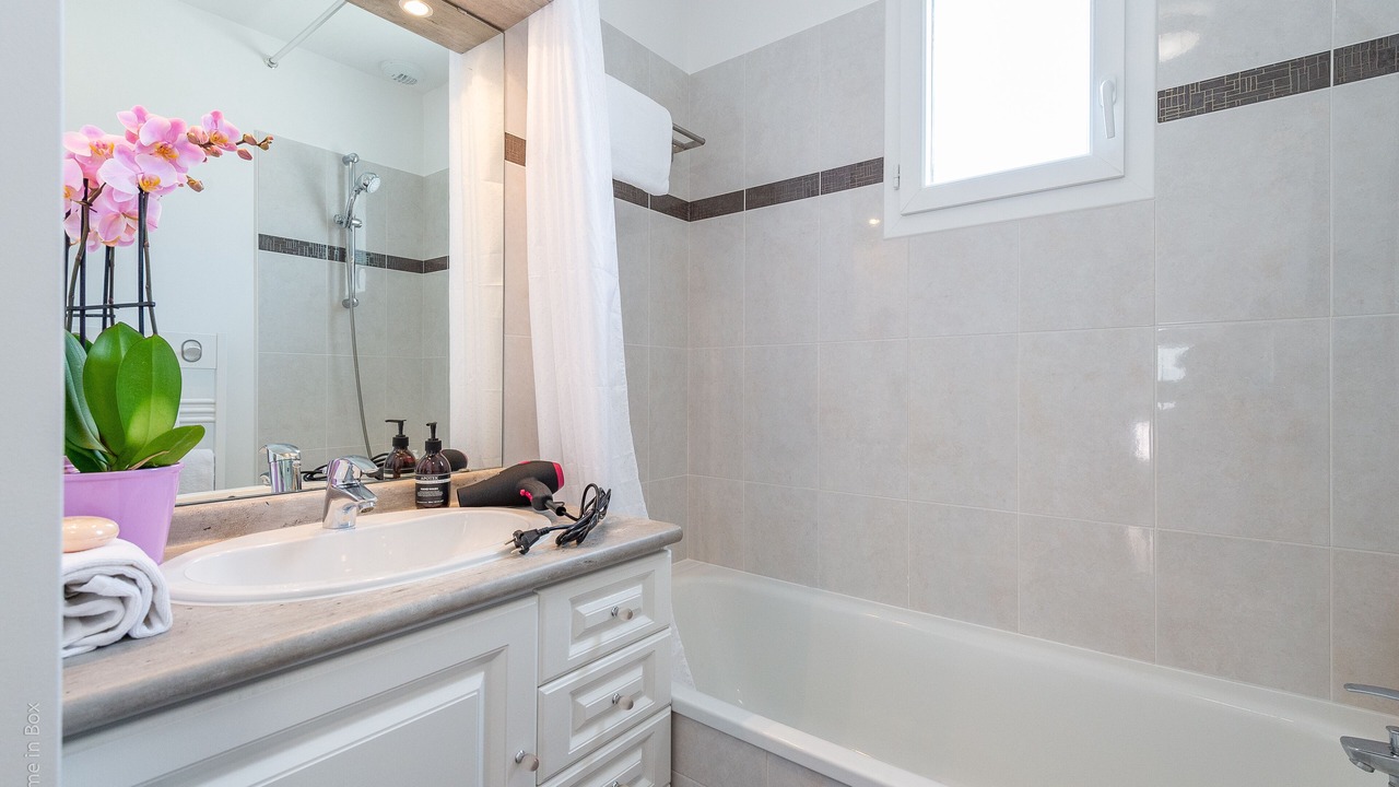 Photo of Bathroom in Magny-le-Hongre