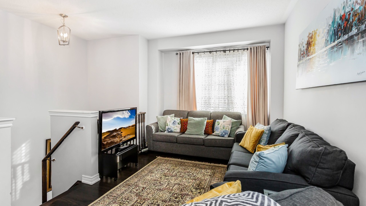 Photo of Livingroom in East Credit