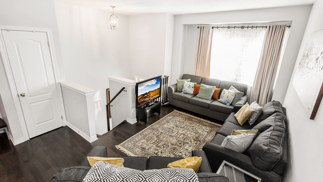 Photo of Livingroom in East Credit