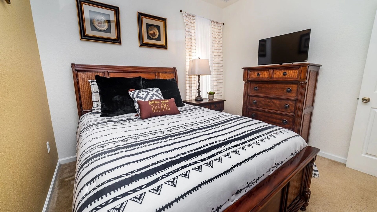 Photo of Bedroom in Bay Lake