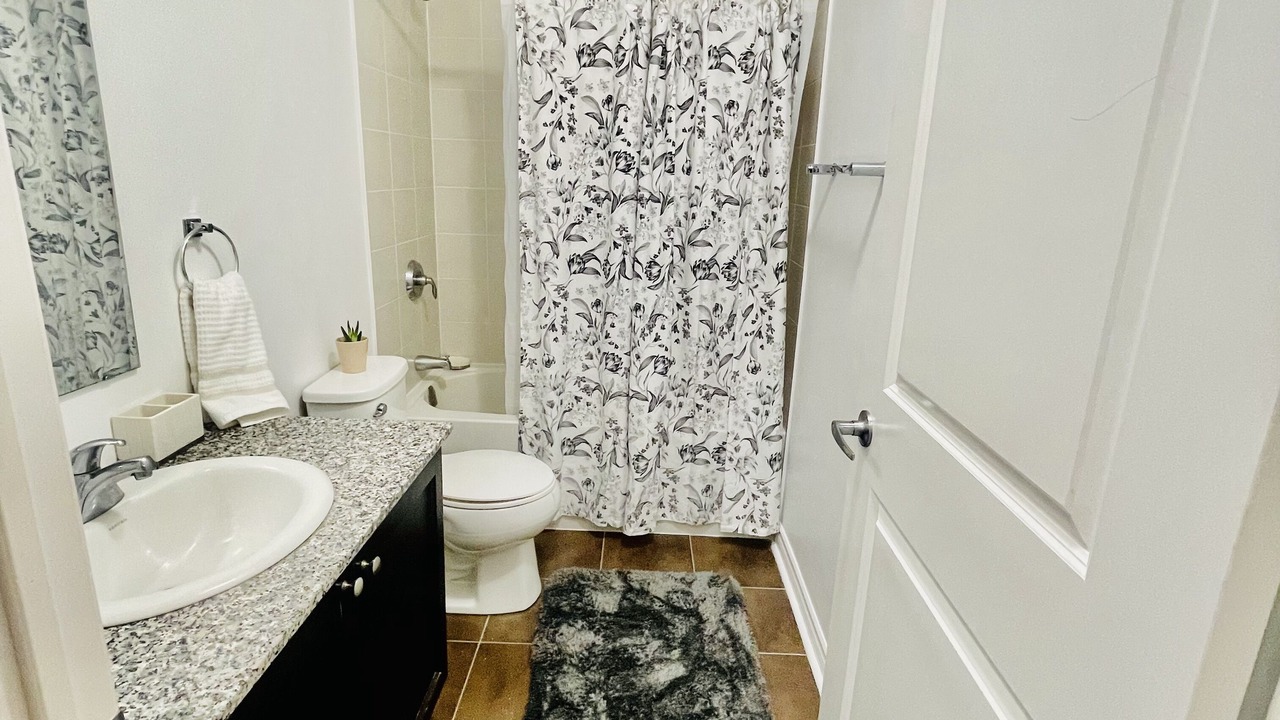 Photo of Bathroom in Maple Leaf