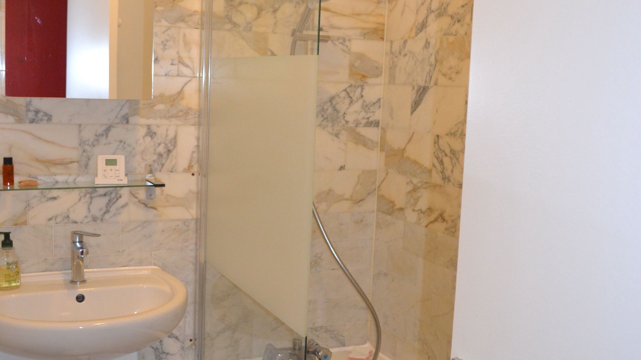 Photo of Bathroom in Les Lilas