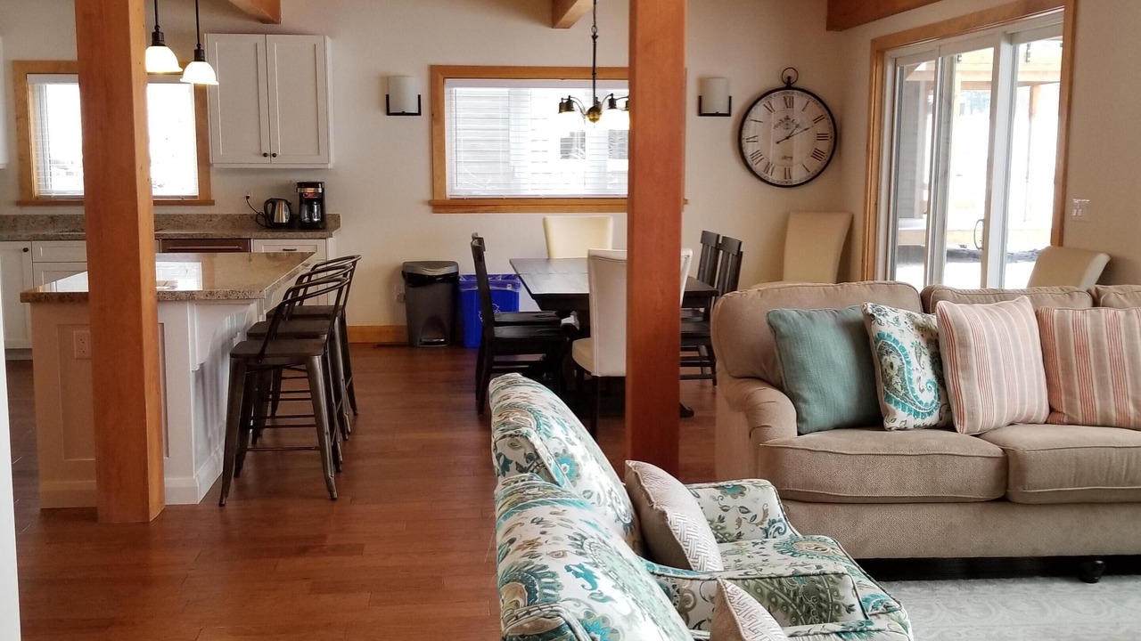 Photo of Livingroom in Port Carling