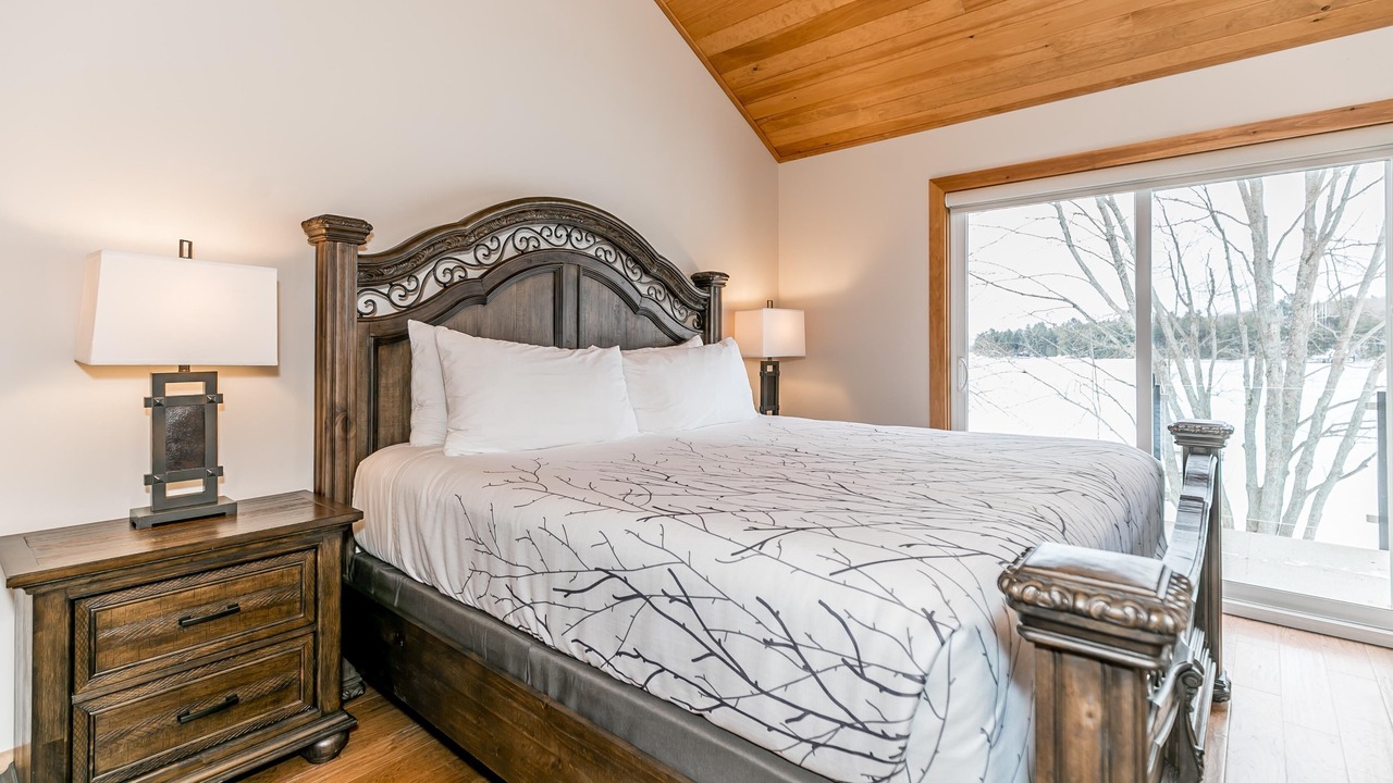 Photo of Bedroom in Muskoka Lakes