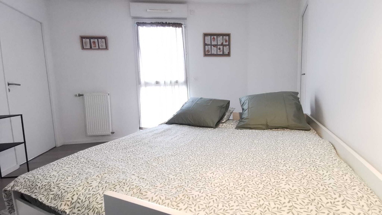 Photo of Bedroom in Romainville