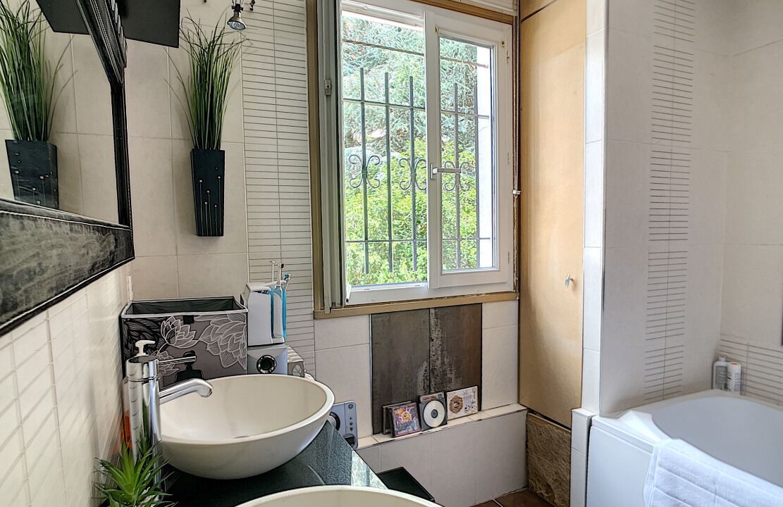 Photo of Bathroom in Chatillon