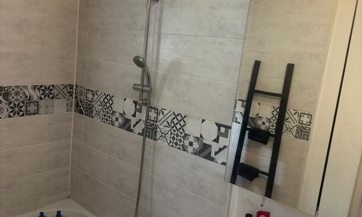 Photo of Bathroom in Villeneuve-Saint-Georges
