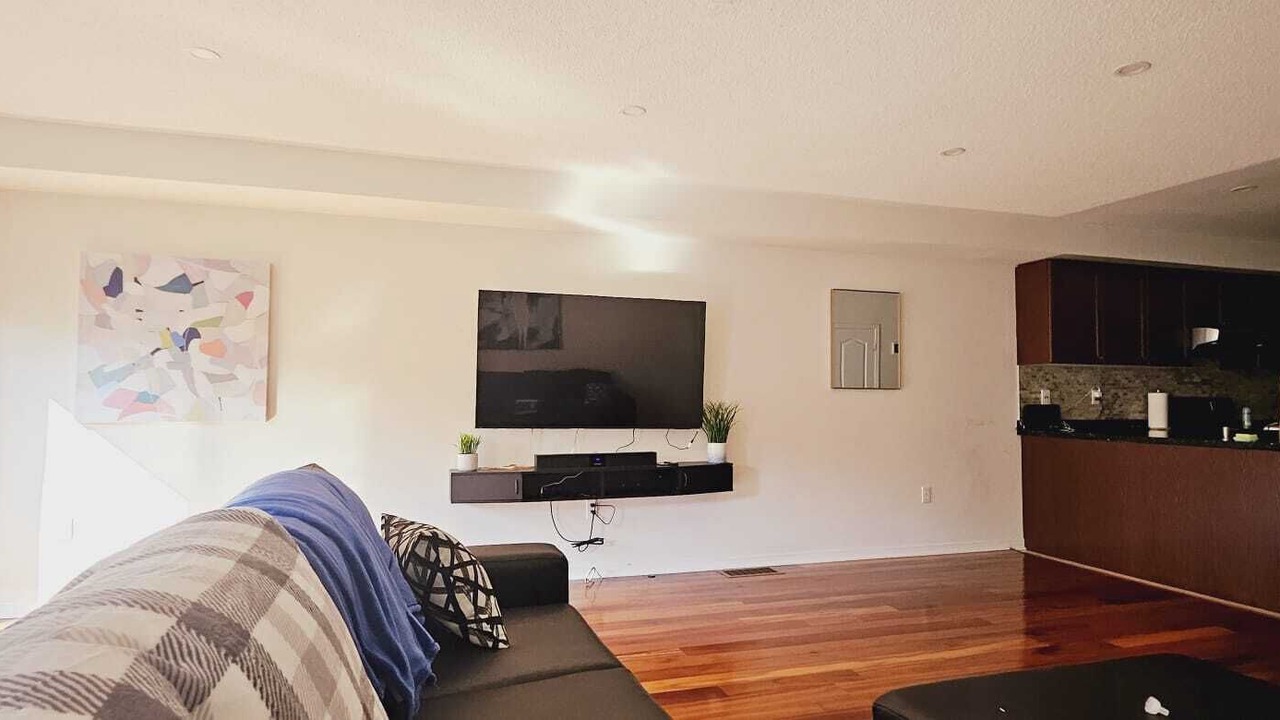 Photo of Livingroom in Hurontario
