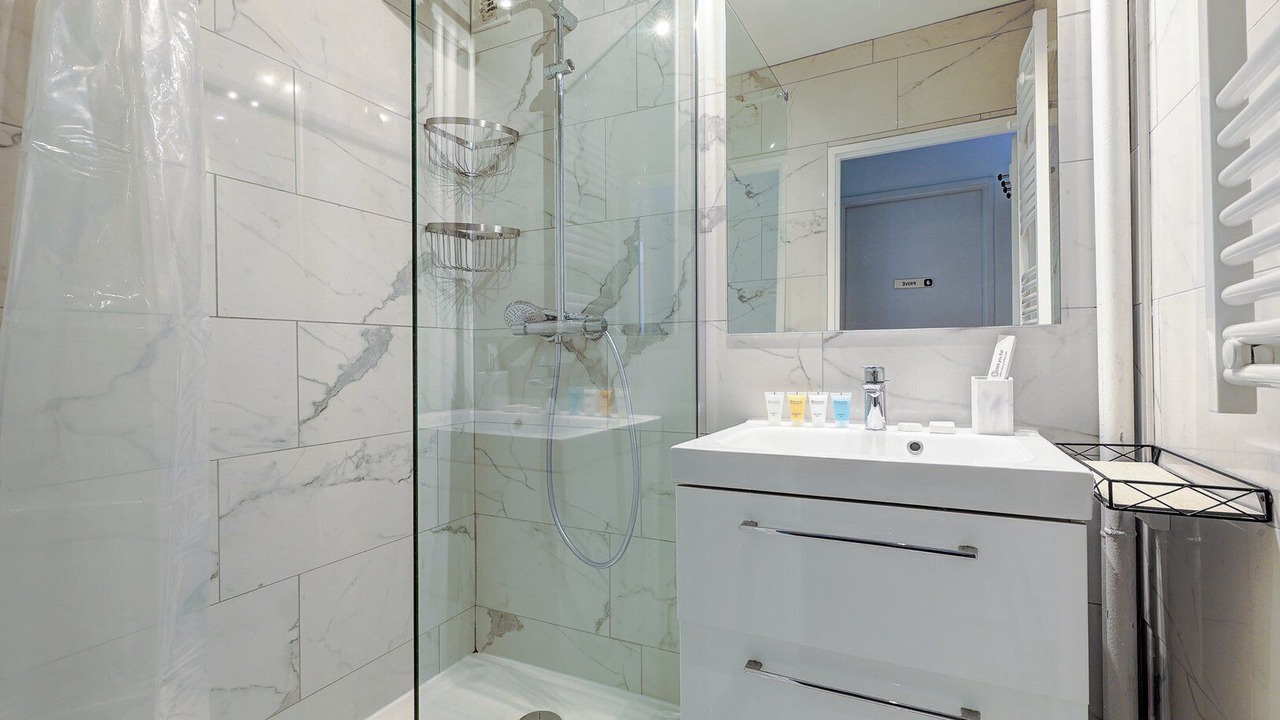 Photo of Bathroom in Puteaux