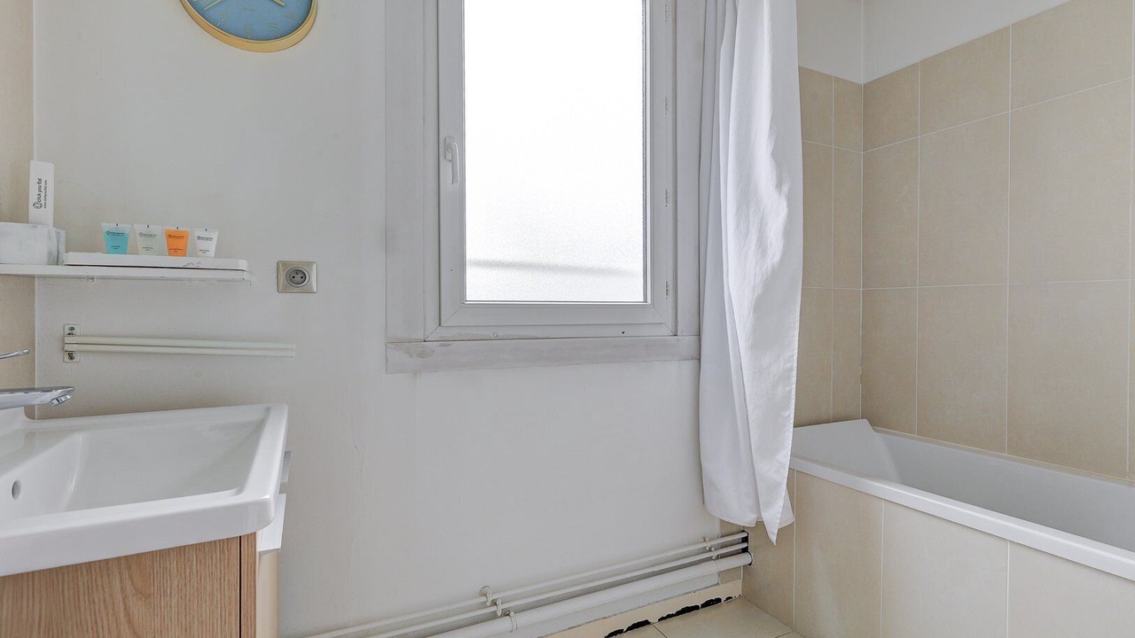 Photo of Bathroom in Puteaux