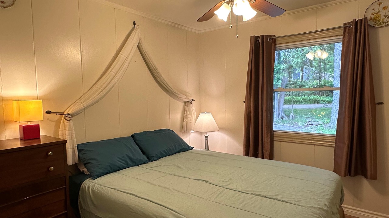 Photo of Bedroom in Muskoka Lakes