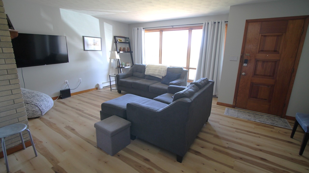 Photo of Livingroom in State College