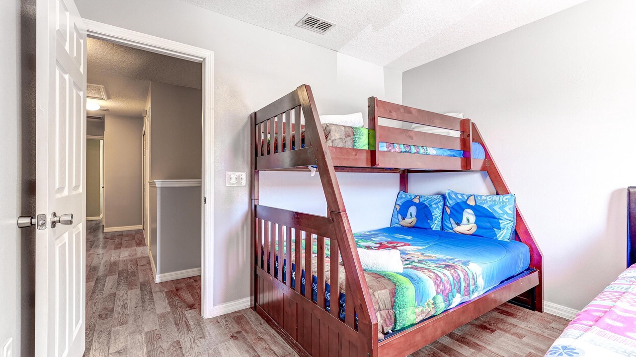 Photo of Bedroom in Crestwynd Bay