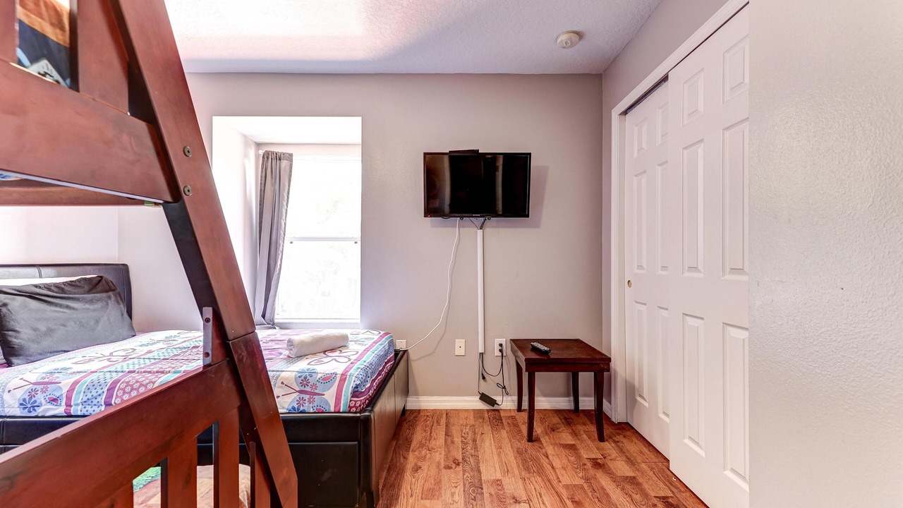 Photo of Bedroom in Crestwynd Bay