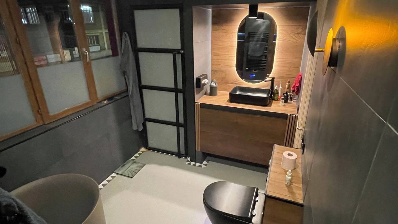 Photo of Bathroom in Louis Bertrand-Mirabeau-Semard
