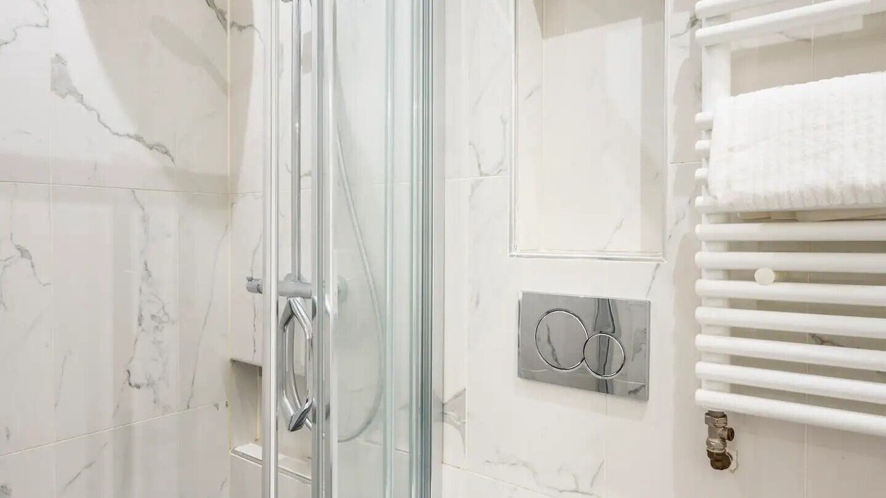 Photo of Bathroom in Puteaux
