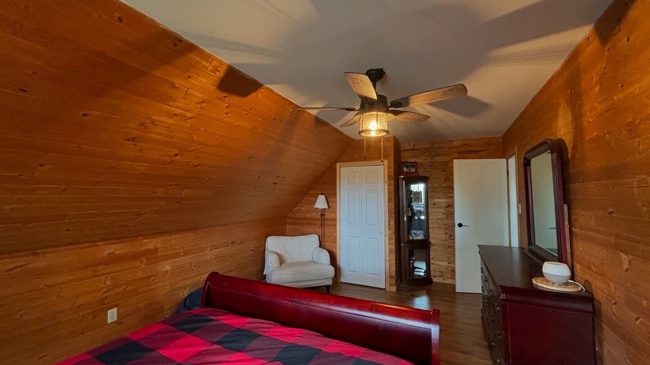 Photo of Bedroom in Whitestone