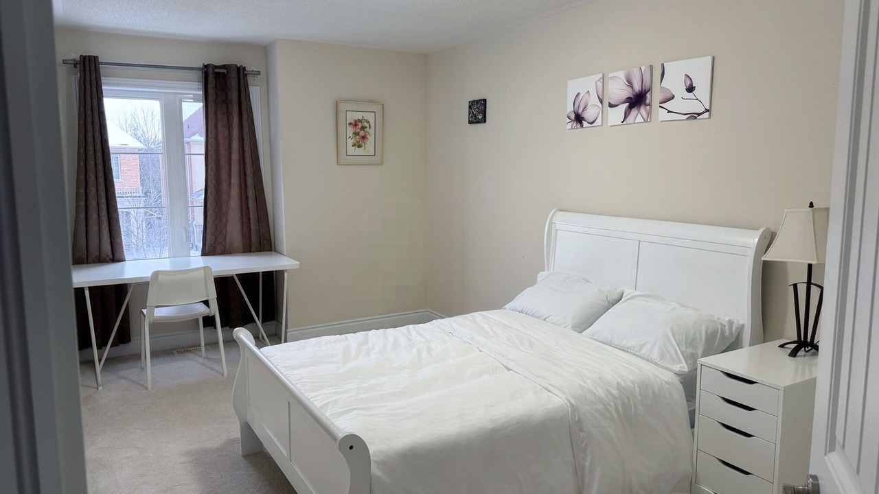 Photo of Bedroom in Richmond Hill