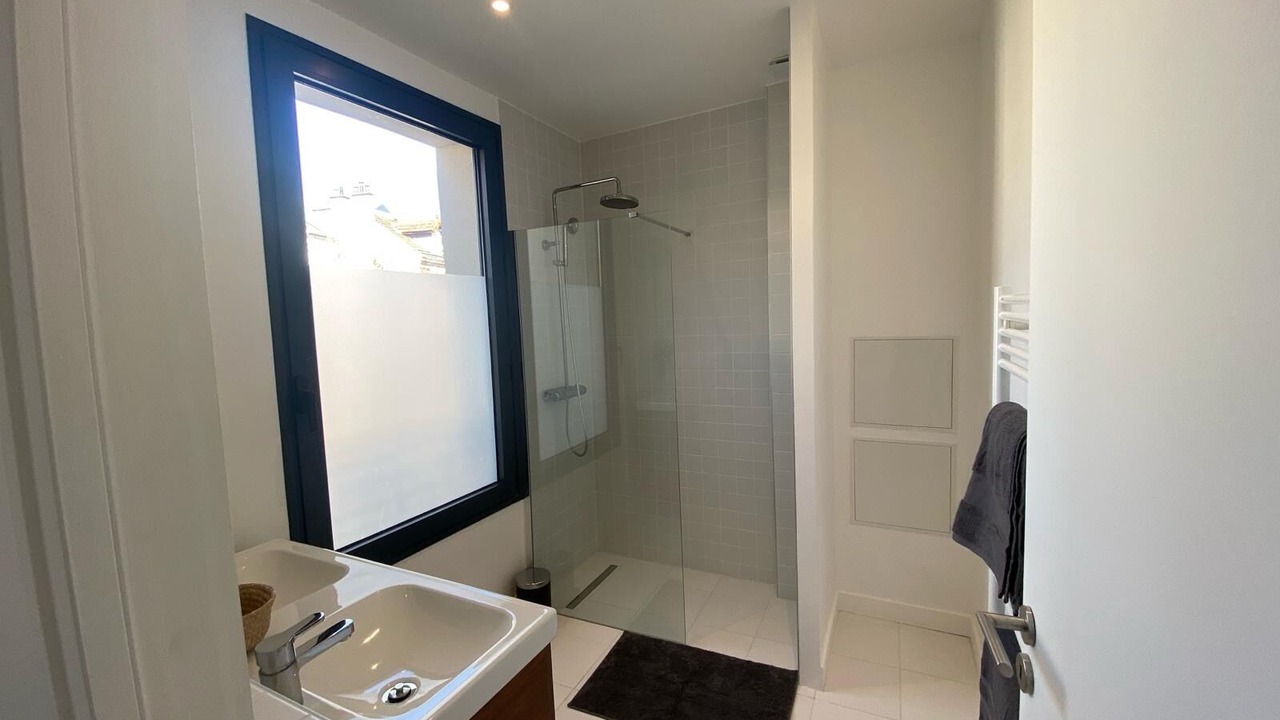 Photo of Bathroom in Suresnes